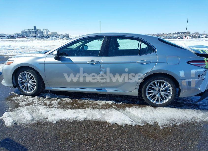 Photo 14 of 2018 Toyota Camry XLE (VIN 4T1B11HK6JU036203)