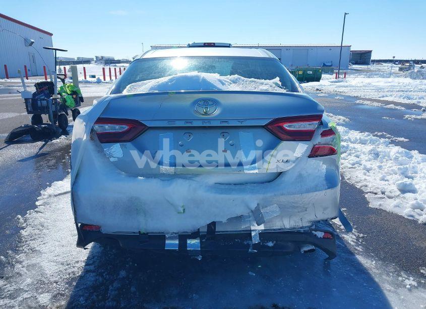 Photo 16 of 2018 Toyota Camry XLE (VIN 4T1B11HK6JU036203)