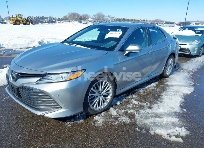 Photo 2 of 2018 Toyota Camry XLE (VIN 4T1B11HK6JU036203)