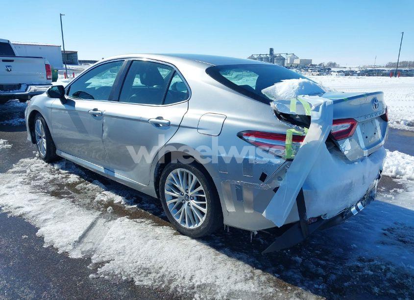 Photo 3 of 2018 Toyota Camry XLE (VIN 4T1B11HK6JU036203)