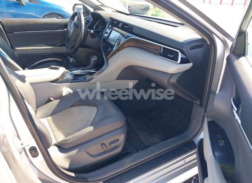 Photo 5 of 2018 Toyota Camry XLE (VIN 4T1B11HK6JU036203)