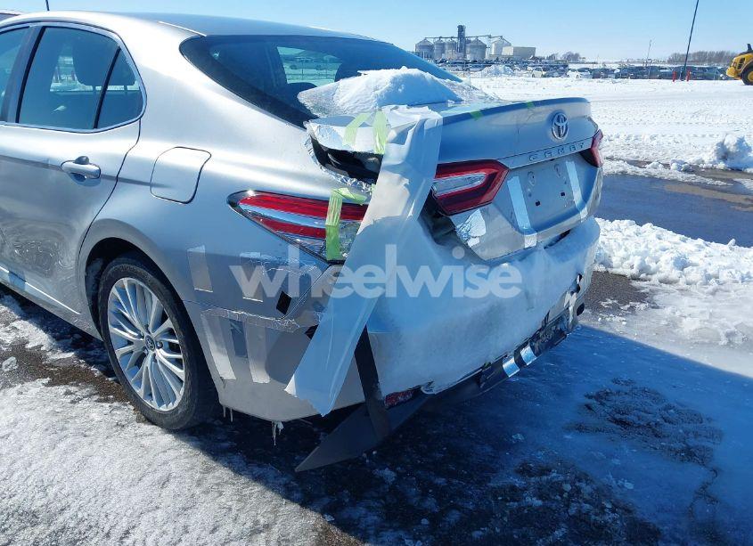 Photo 6 of 2018 Toyota Camry XLE (VIN 4T1B11HK6JU036203)