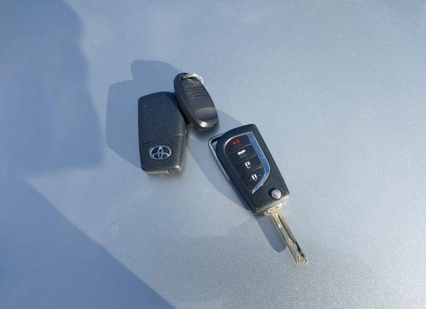 Photo 11 of 2018 Toyota Camry SE (VIN 4T1B11HK6JU040221)