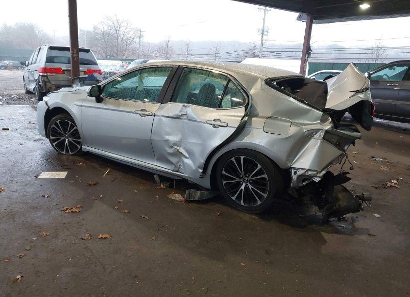 Photo 3 of 2018 Toyota Camry SE (VIN 4T1B11HK6JU040221)