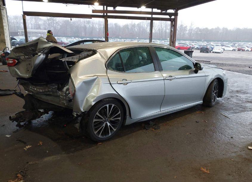 Photo 4 of 2018 Toyota Camry SE (VIN 4T1B11HK6JU040221)