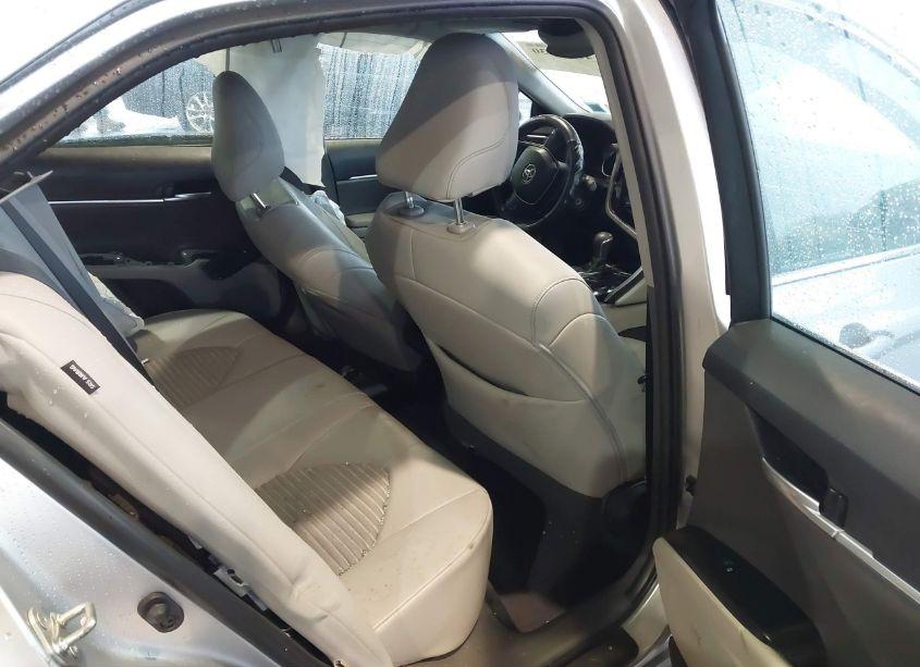 Photo 8 of 2018 Toyota Camry SE (VIN 4T1B11HK6JU040221)