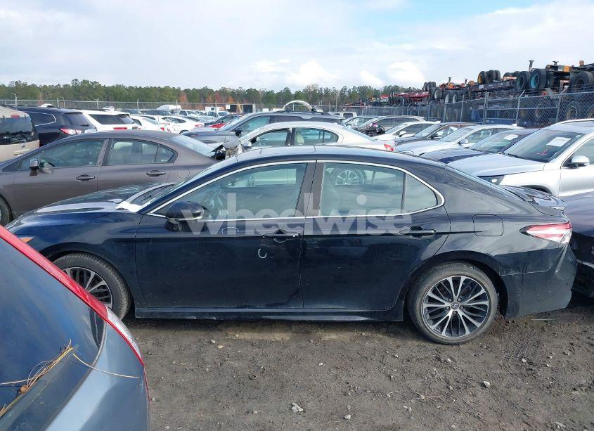 Photo 15 of 2018 Toyota Camry SE (VIN 4T1B11HK6JU045614)