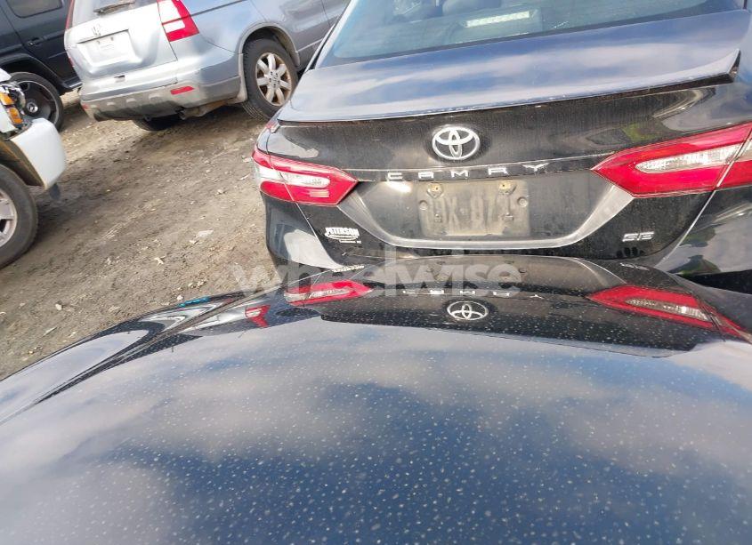 Photo 17 of 2018 Toyota Camry SE (VIN 4T1B11HK6JU045614)