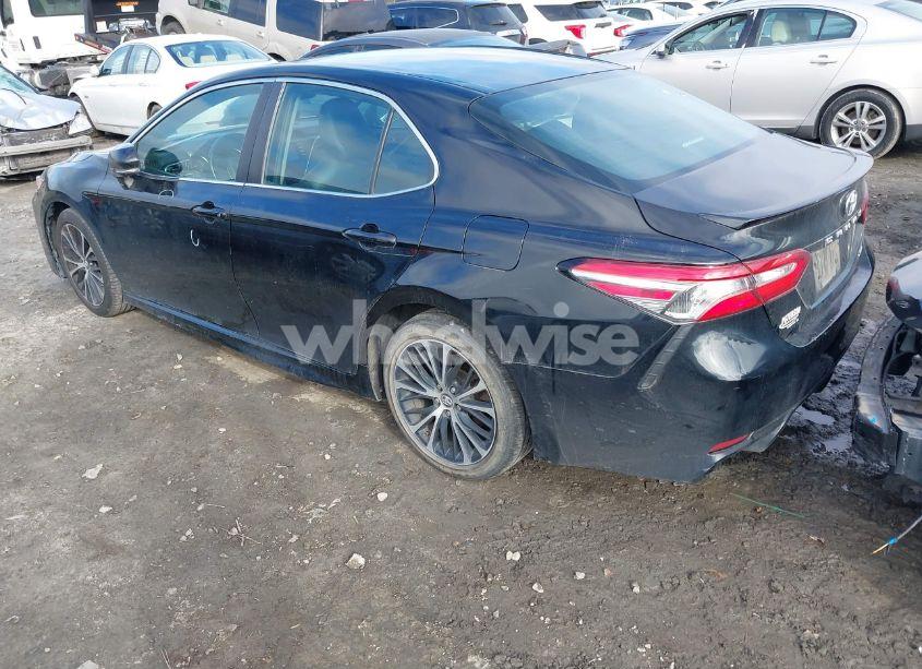 Photo 3 of 2018 Toyota Camry SE (VIN 4T1B11HK6JU045614)