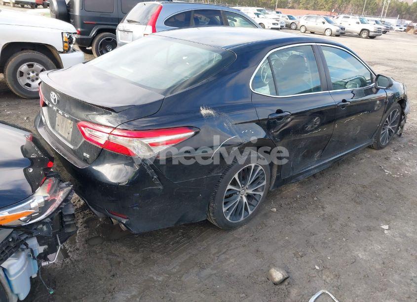 Photo 4 of 2018 Toyota Camry SE (VIN 4T1B11HK6JU045614)