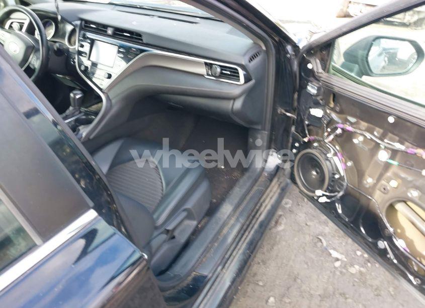 Photo 5 of 2018 Toyota Camry SE (VIN 4T1B11HK6JU045614)