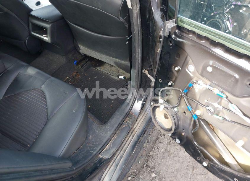 Photo 8 of 2018 Toyota Camry SE (VIN 4T1B11HK6JU045614)