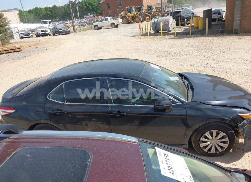 Photo 13 of 2018 Toyota Camry L (VIN 4T1B11HK6JU067077)