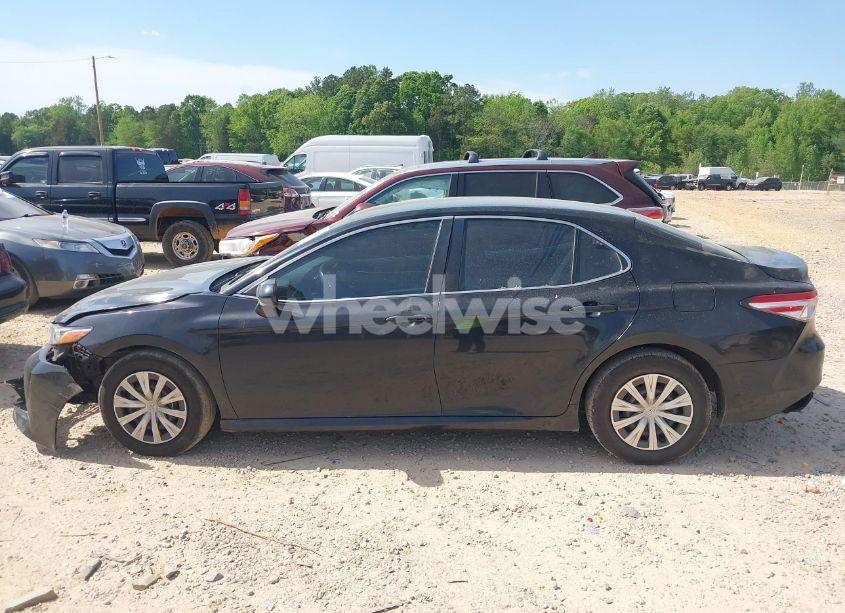 Photo 14 of 2018 Toyota Camry L (VIN 4T1B11HK6JU067077)