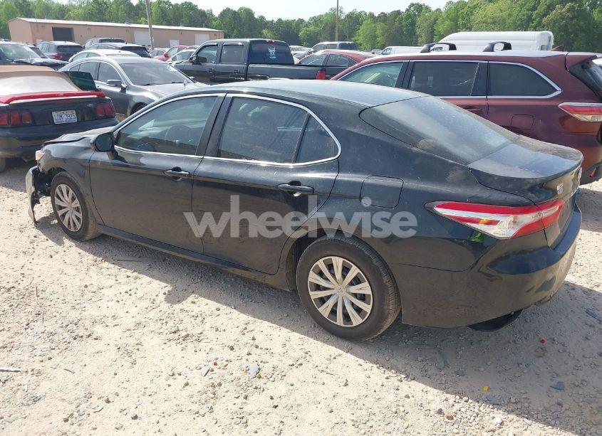 Photo 3 of 2018 Toyota Camry L (VIN 4T1B11HK6JU067077)