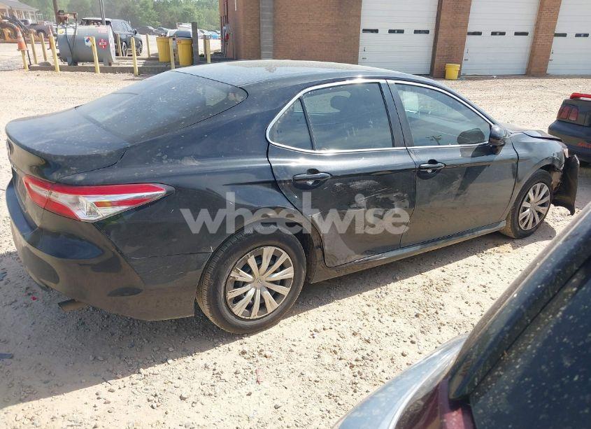 Photo 4 of 2018 Toyota Camry L (VIN 4T1B11HK6JU067077)