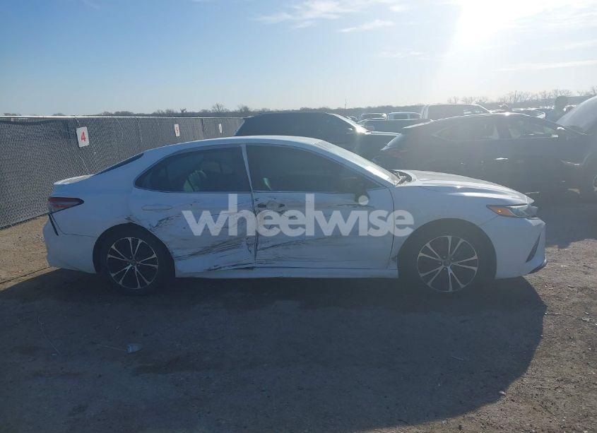 Photo 13 of 2018 Toyota Camry SE (VIN 4T1B11HK6JU068231)