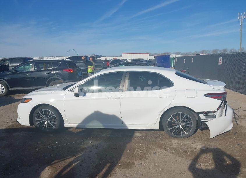 Photo 14 of 2018 Toyota Camry SE (VIN 4T1B11HK6JU068231)