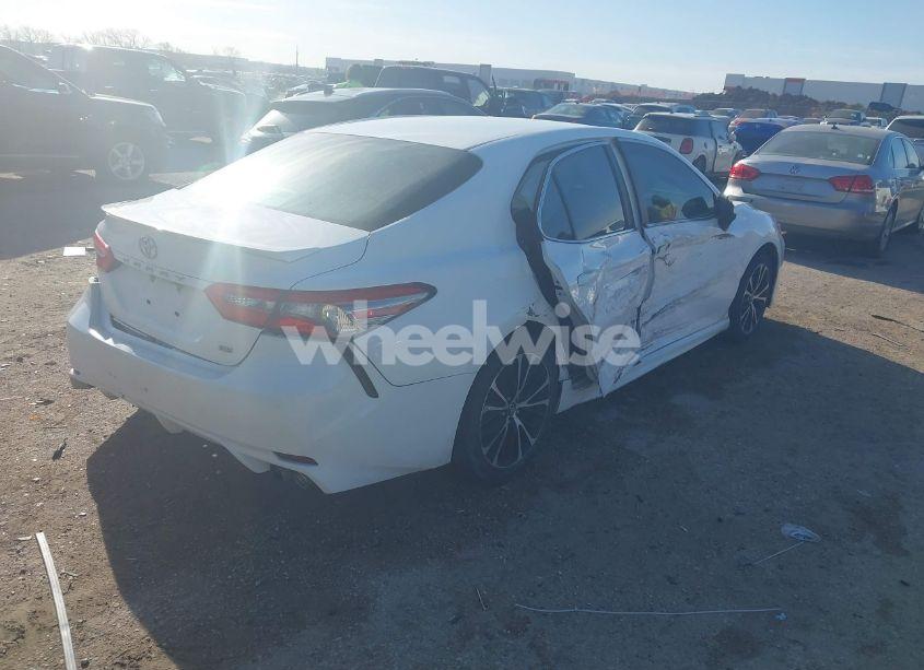 Photo 4 of 2018 Toyota Camry SE (VIN 4T1B11HK6JU068231)