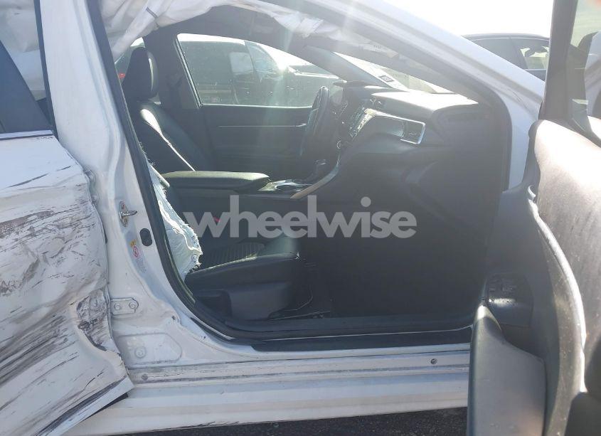 Photo 5 of 2018 Toyota Camry SE (VIN 4T1B11HK6JU068231)