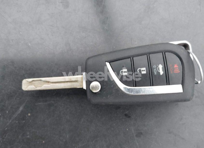 Photo 11 of 2018 Toyota Camry LE (VIN 4T1B11HK6JU068925)