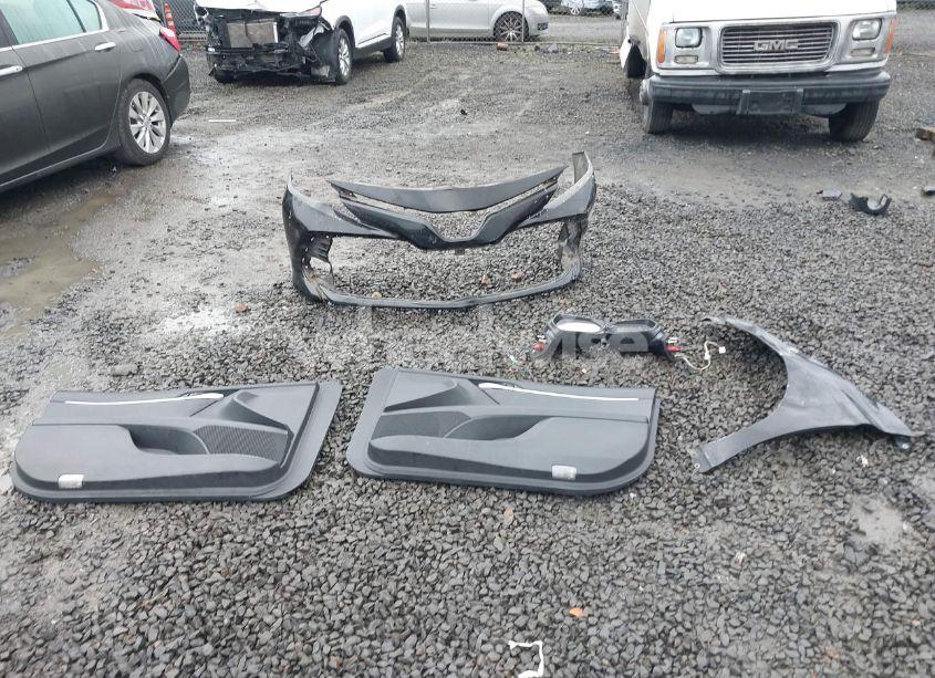 Photo 12 of 2018 Toyota Camry LE (VIN 4T1B11HK6JU068925)