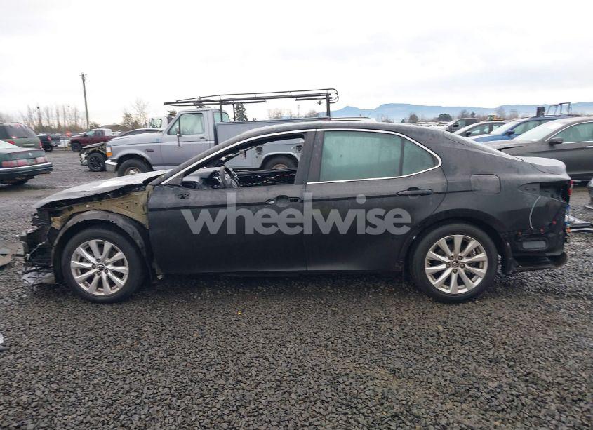 Photo 15 of 2018 Toyota Camry LE (VIN 4T1B11HK6JU068925)