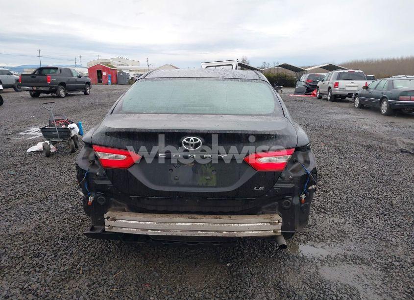 Photo 17 of 2018 Toyota Camry LE (VIN 4T1B11HK6JU068925)