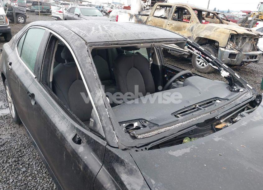 Photo 18 of 2018 Toyota Camry LE (VIN 4T1B11HK6JU068925)