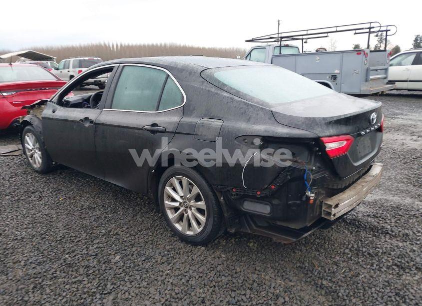 Photo 3 of 2018 Toyota Camry LE (VIN 4T1B11HK6JU068925)