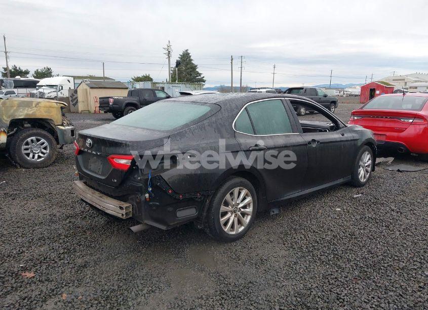 Photo 4 of 2018 Toyota Camry LE (VIN 4T1B11HK6JU068925)