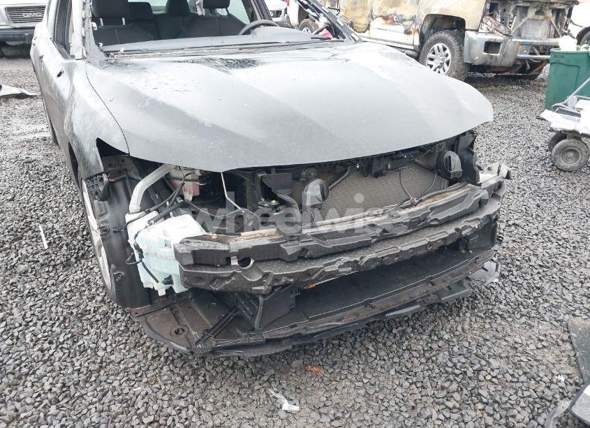 Photo 6 of 2018 Toyota Camry LE (VIN 4T1B11HK6JU068925)