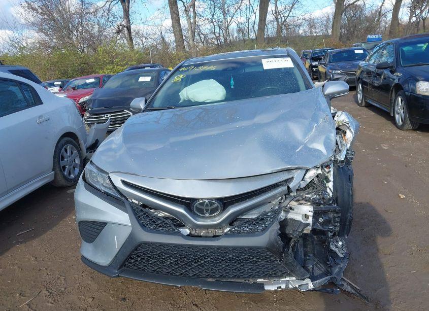 Photo 12 of 2018 Toyota Camry SE (VIN 4T1B11HK6JU127486)