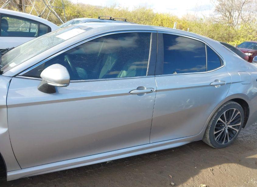 Photo 14 of 2018 Toyota Camry SE (VIN 4T1B11HK6JU127486)