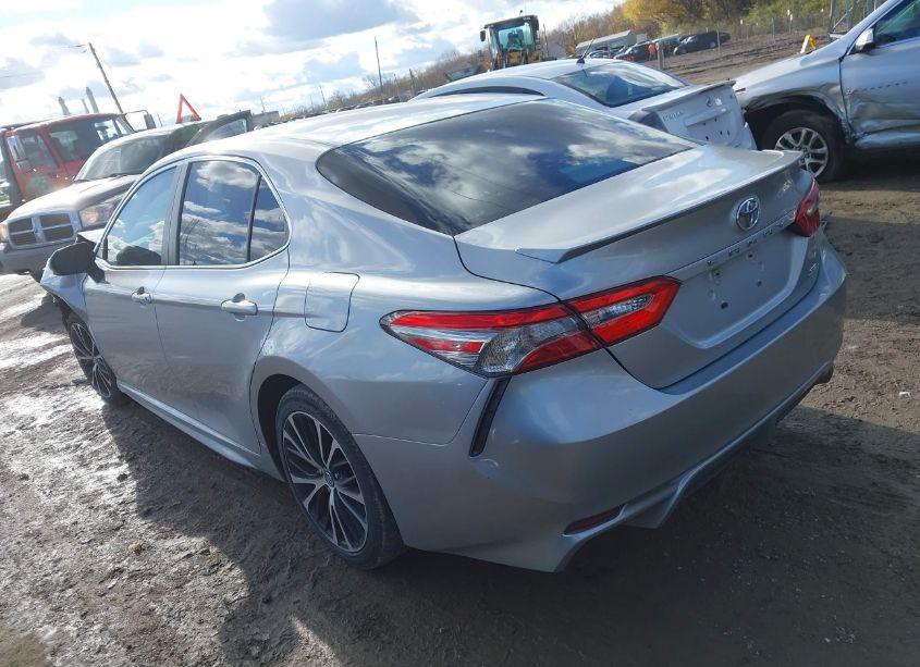 Photo 3 of 2018 Toyota Camry SE (VIN 4T1B11HK6JU127486)