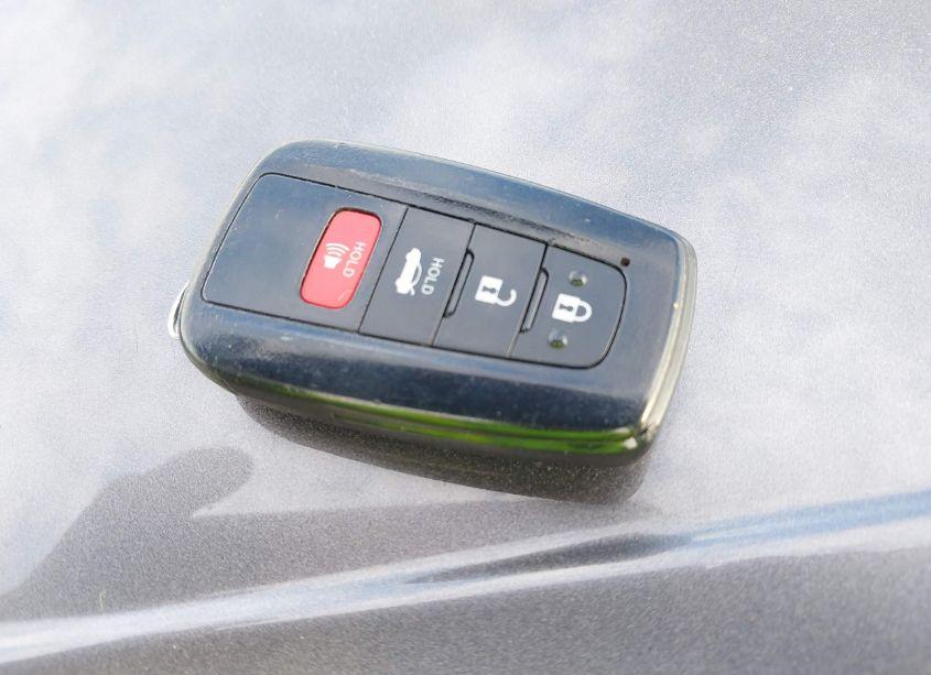 Photo 11 of 2018 Toyota Camry SE (VIN 4T1B11HK6JU134812)