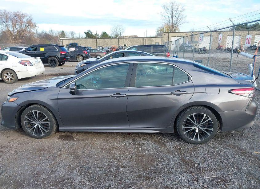 Photo 14 of 2018 Toyota Camry SE (VIN 4T1B11HK6JU134812)