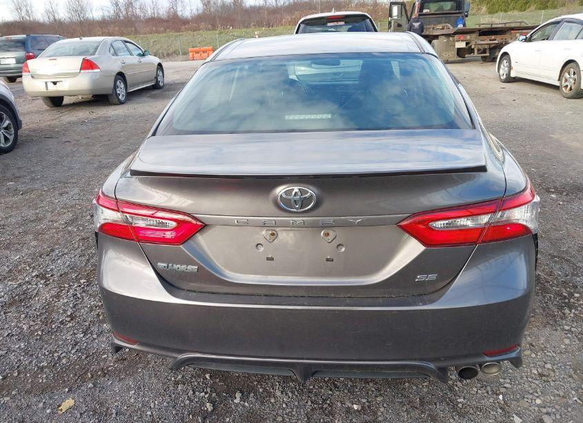 Photo 16 of 2018 Toyota Camry SE (VIN 4T1B11HK6JU134812)