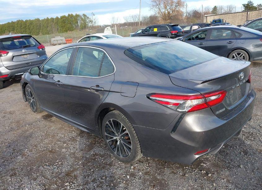 Photo 3 of 2018 Toyota Camry SE (VIN 4T1B11HK6JU134812)