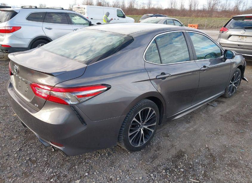 Photo 4 of 2018 Toyota Camry SE (VIN 4T1B11HK6JU134812)