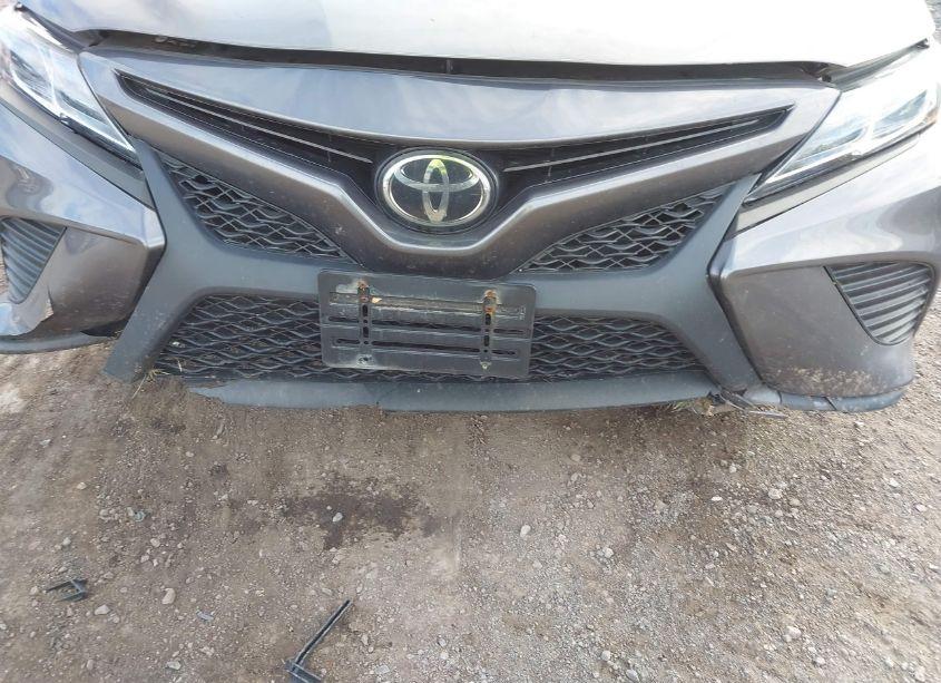 Photo 6 of 2018 Toyota Camry SE (VIN 4T1B11HK6JU134812)