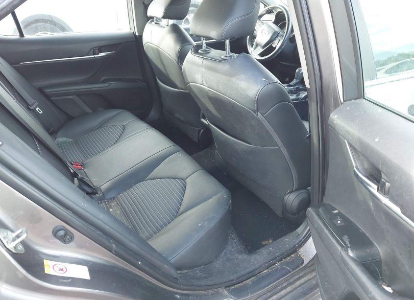 Photo 8 of 2018 Toyota Camry SE (VIN 4T1B11HK6JU134812)