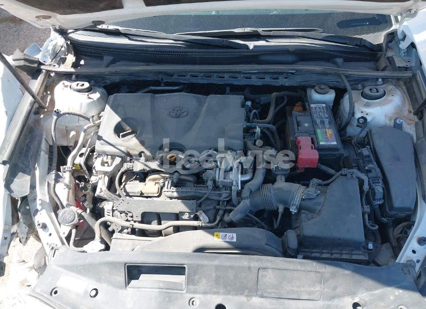 Photo 10 of 2018 Toyota Camry LE (VIN 4T1B11HK6JU154980)