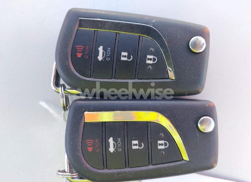 Photo 11 of 2018 Toyota Camry LE (VIN 4T1B11HK6JU154980)