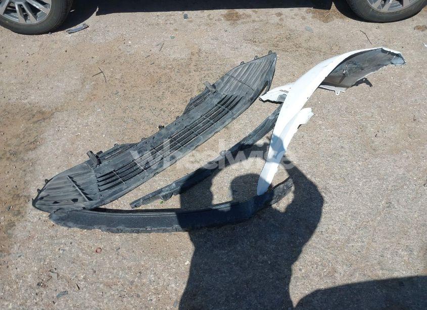 Photo 12 of 2018 Toyota Camry LE (VIN 4T1B11HK6JU154980)