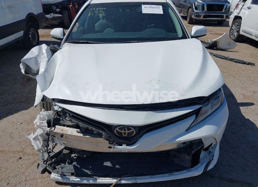 Photo 13 of 2018 Toyota Camry LE (VIN 4T1B11HK6JU154980)