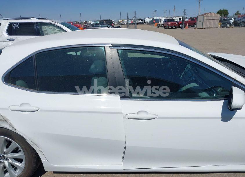 Photo 14 of 2018 Toyota Camry LE (VIN 4T1B11HK6JU154980)