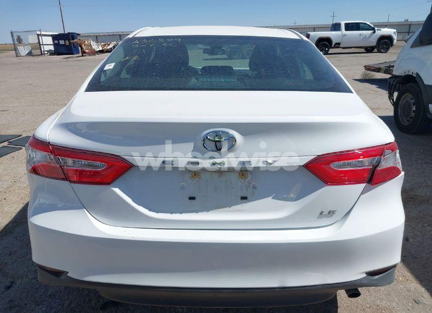 Photo 17 of 2018 Toyota Camry LE (VIN 4T1B11HK6JU154980)