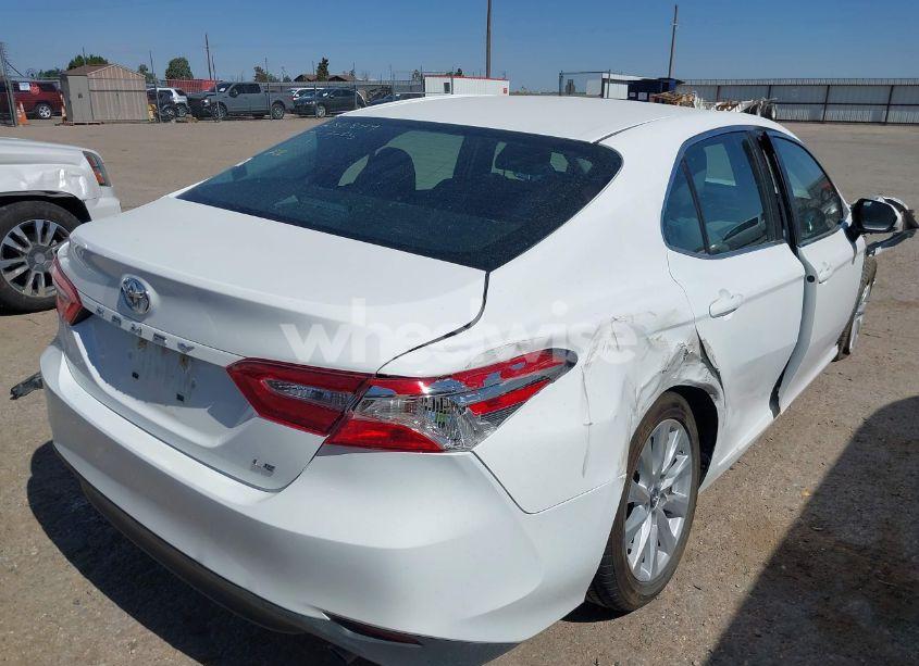 Photo 4 of 2018 Toyota Camry LE (VIN 4T1B11HK6JU154980)
