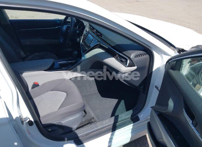 Photo 5 of 2018 Toyota Camry LE (VIN 4T1B11HK6JU154980)